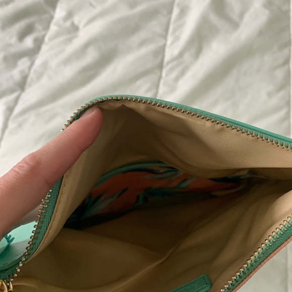 Clutch - Picture 4 of 4